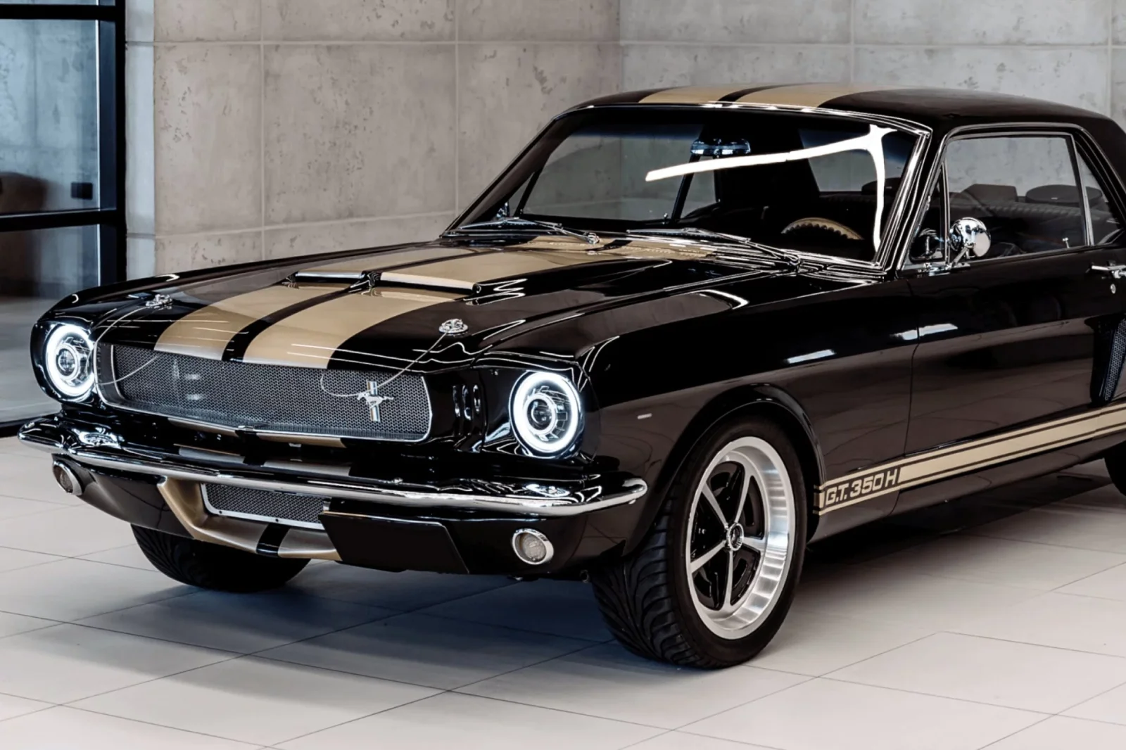 Affitto Ford Mustang  Nero 1966 in Dubai