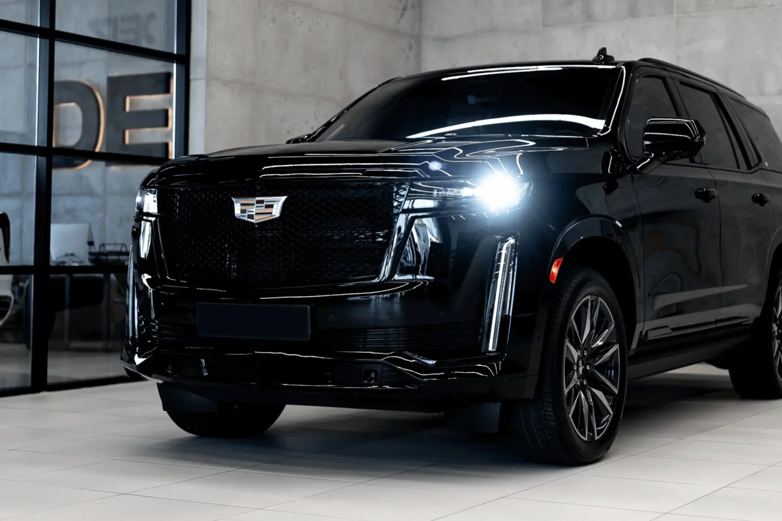 Alquiler Cadillac Escalade Sport Negro 2023 en Dubái