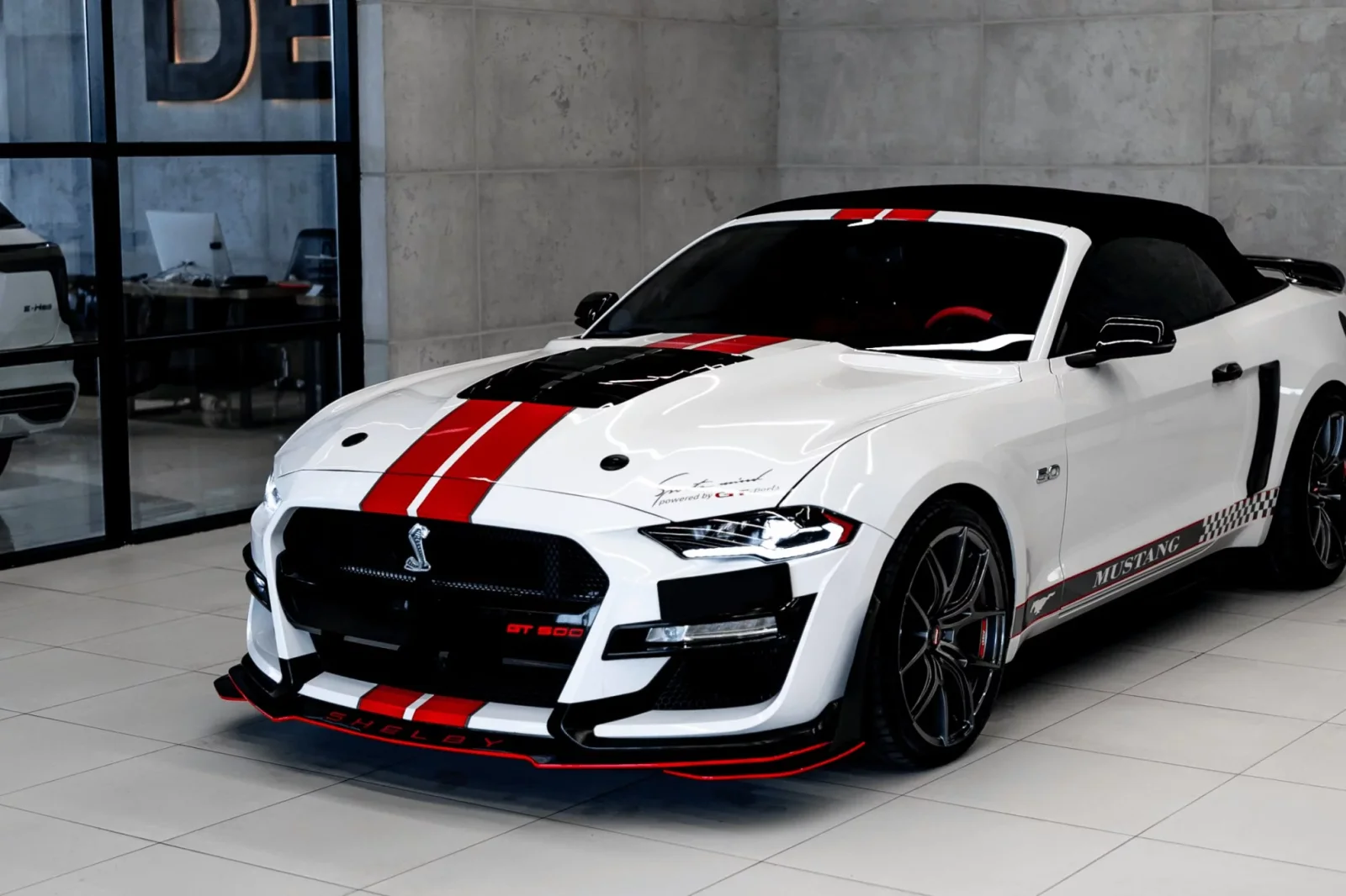 Kiralık Ford Mustang GT Beyaz 2020 içinde Dubai