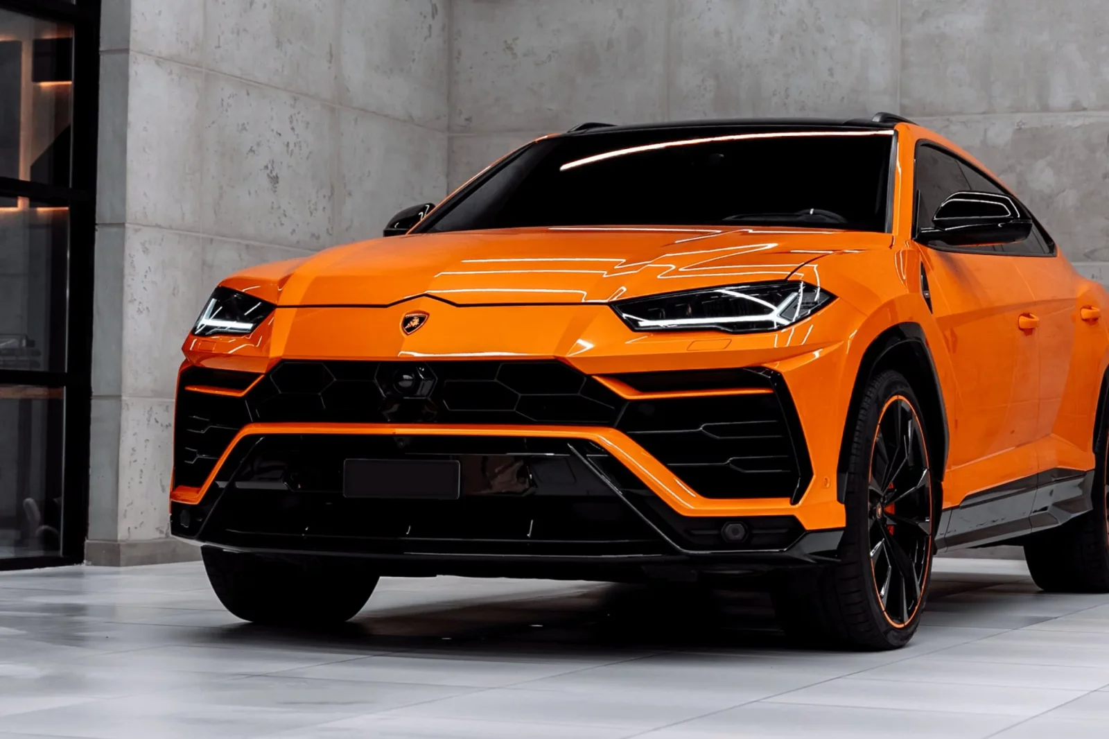 Kiralık Lamborghini Urus  Turuncu 2022 içinde Dubai