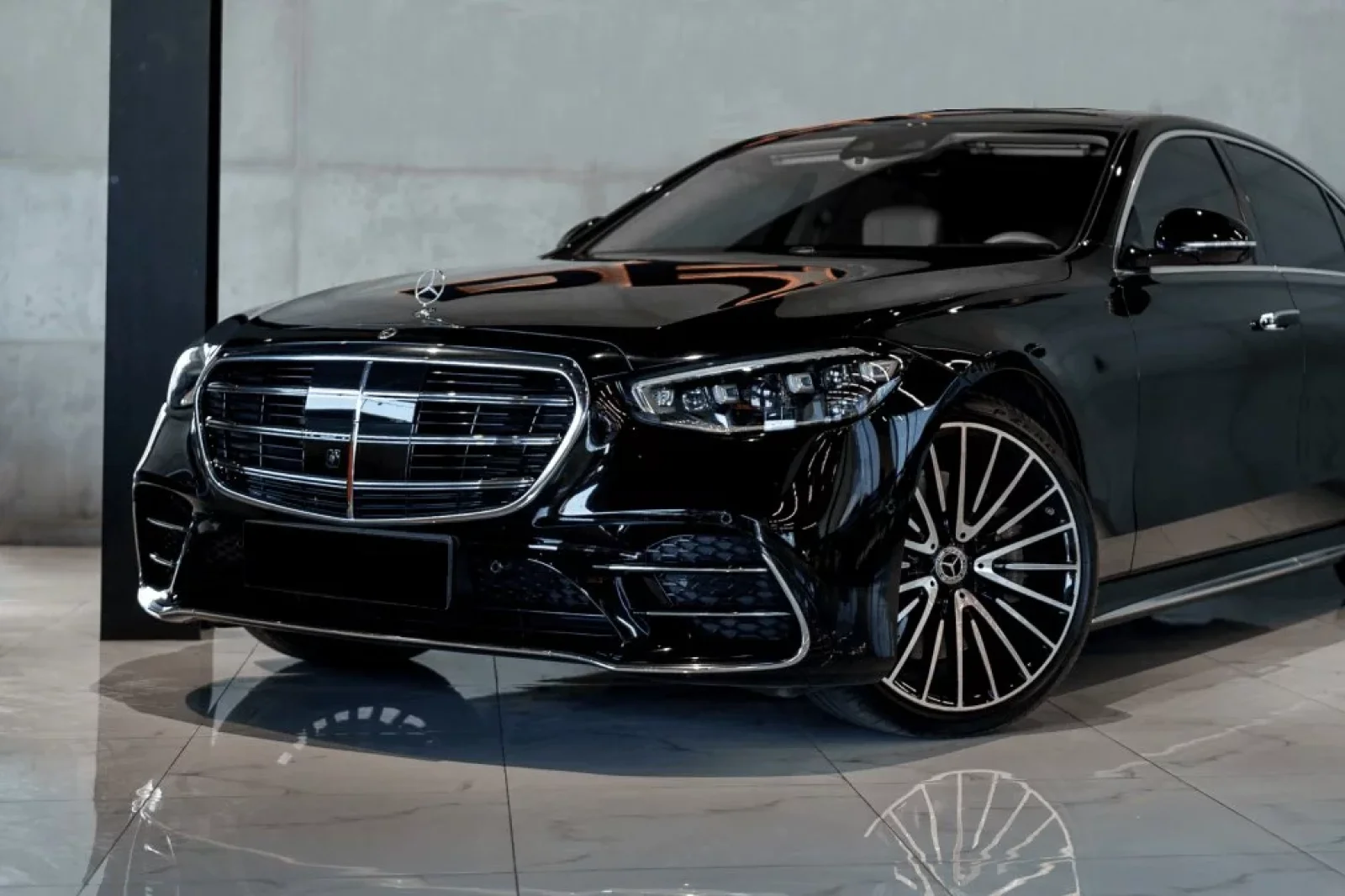 Miete Mercedes-Benz S-Class S500 Schwarz 2022 in der Dubai