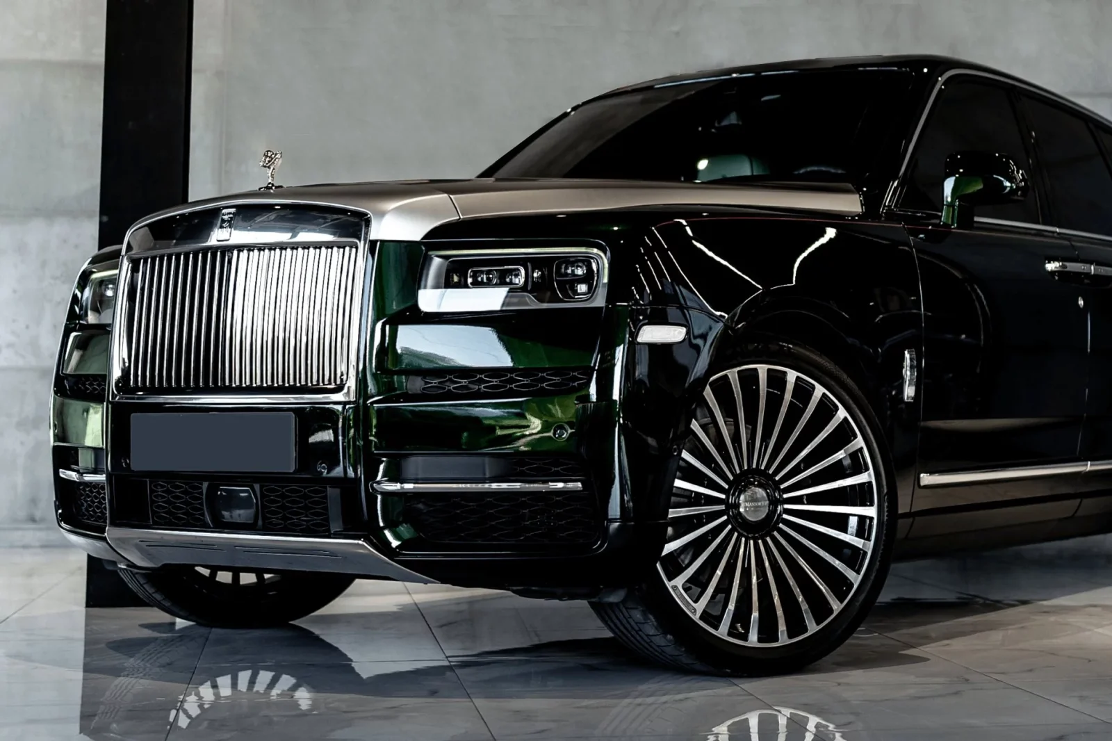 Kiralık Rolls-Royce Cullinan  Yeşil 2020 içinde Dubai