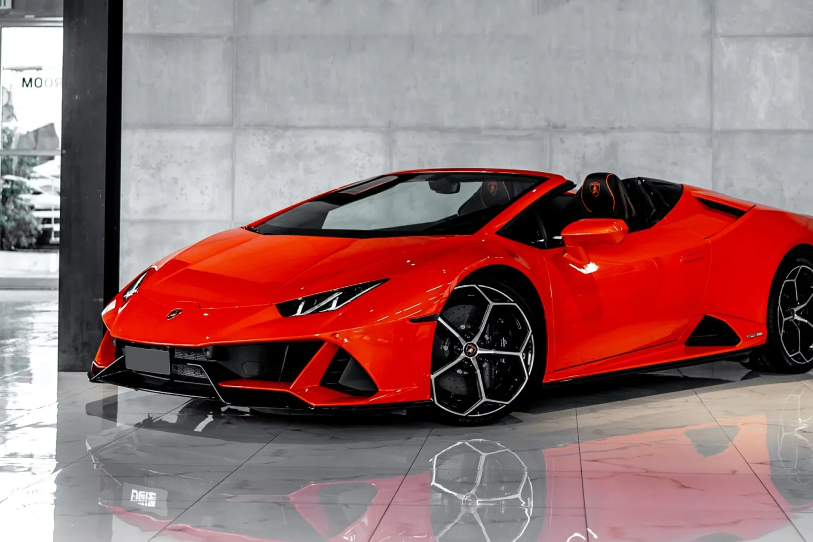 Alquiler Lamborghini Huracan  Naranja 2023 en Dubái