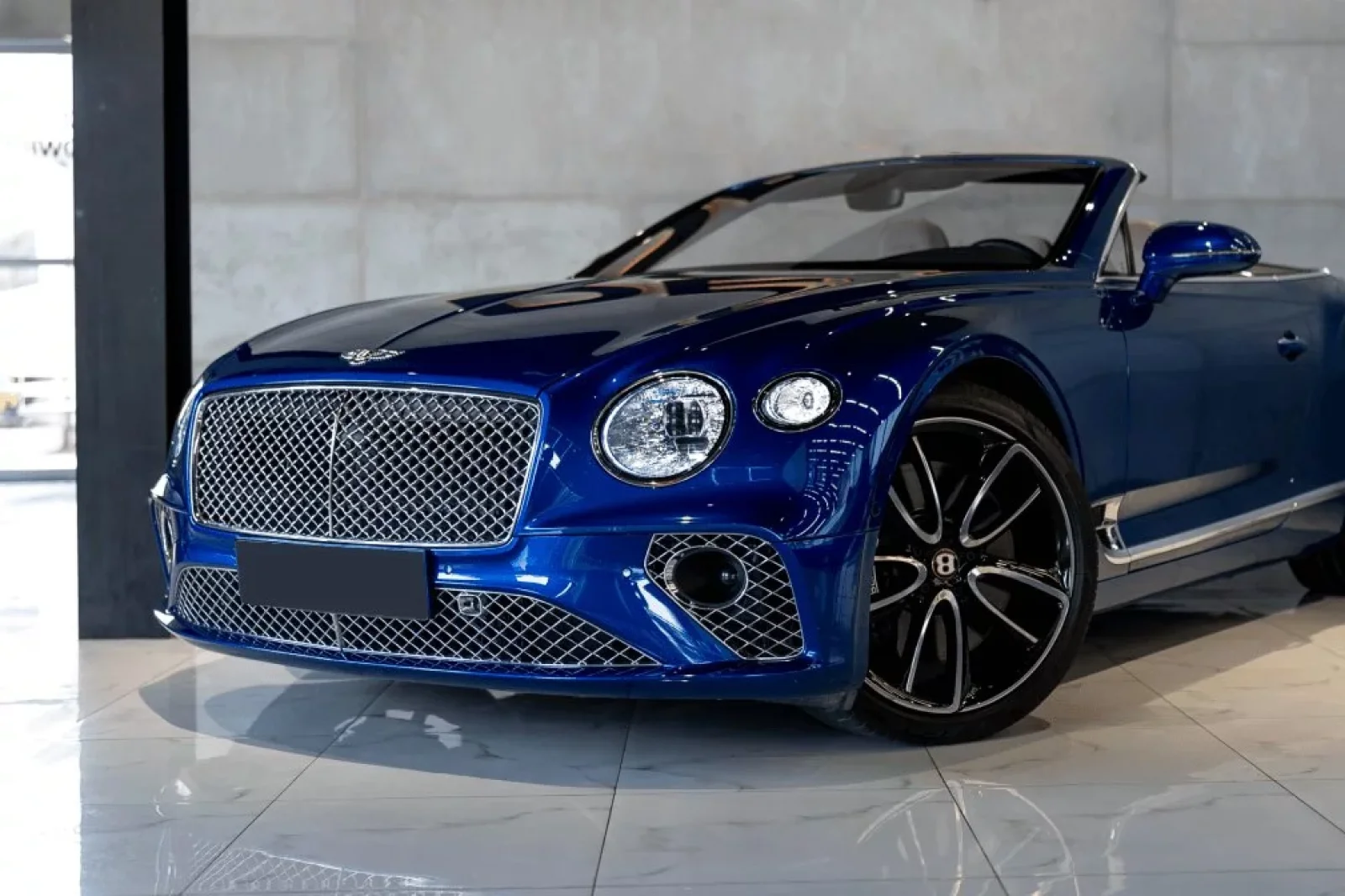 Alquiler Bentley Continental GTC Convertible Azul 2022 en Dubái