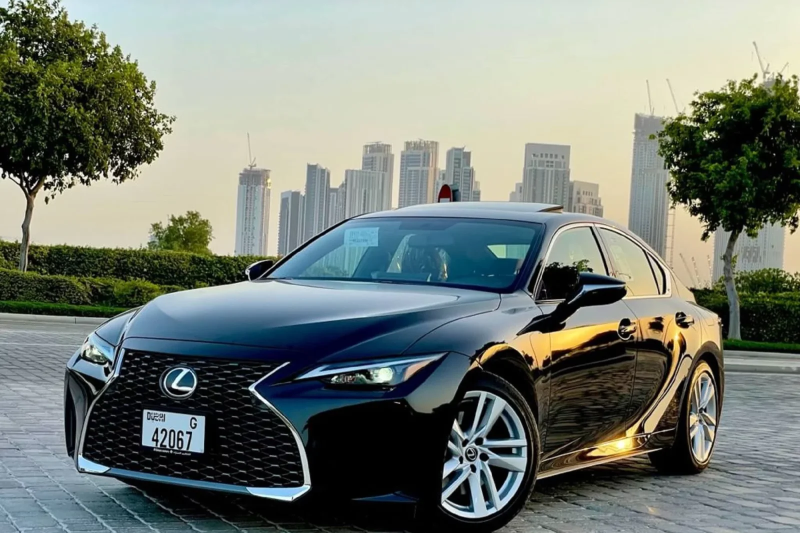 Kiralık Lexus IS300  Siyah 2022 içinde Dubai