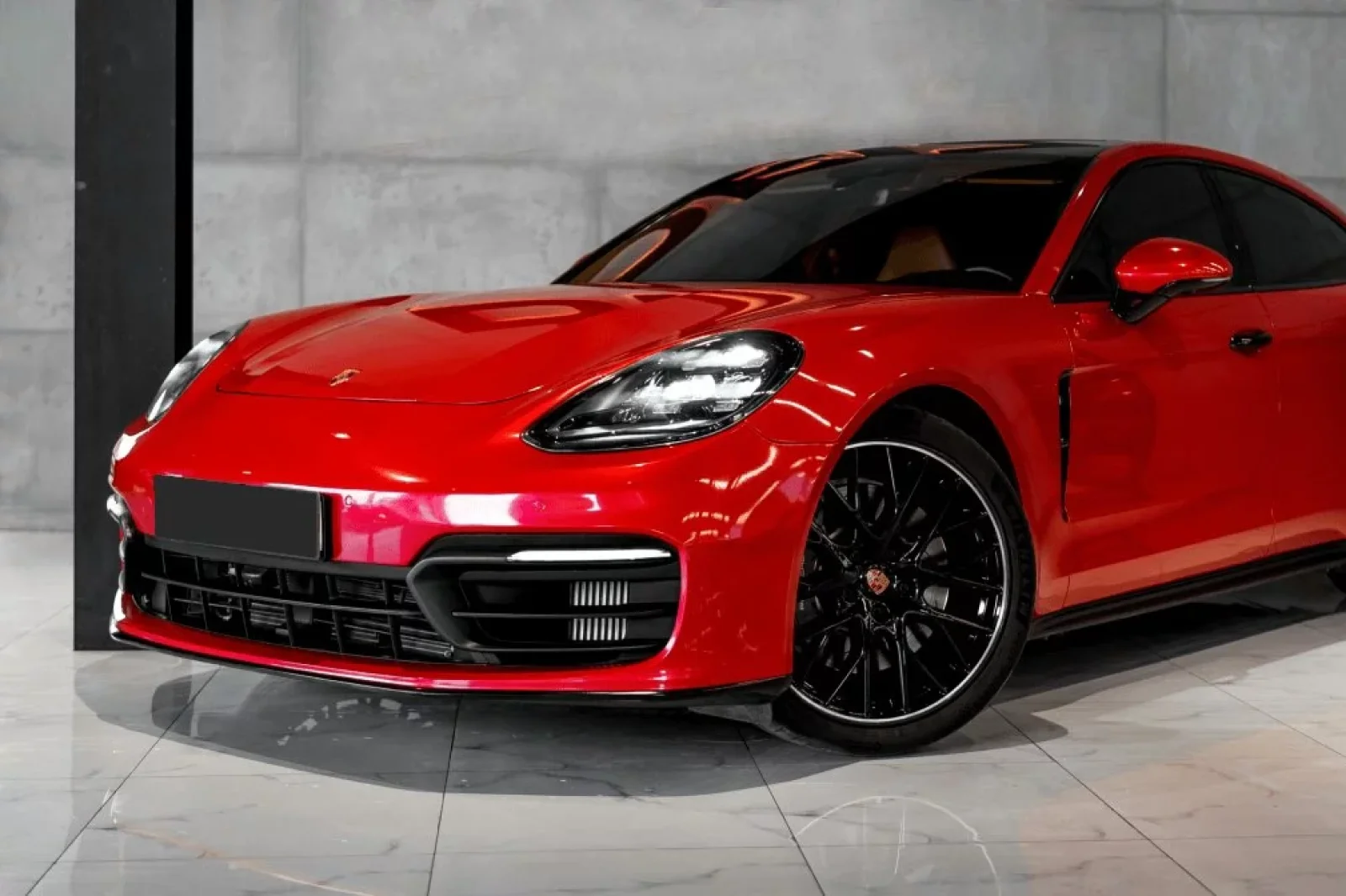 Miete Porsche Panamera  Rot 2022 in der Dubai