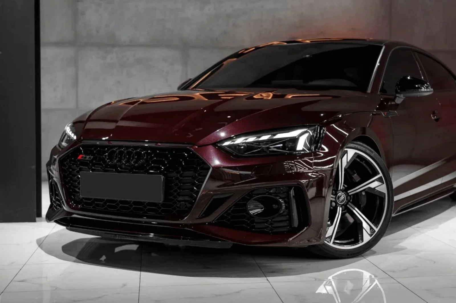 Loyer Audi RS5  Rouge 2022 en Dubai