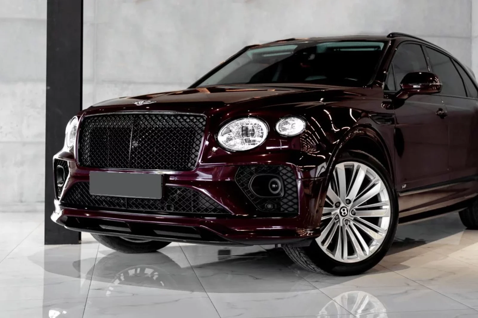 Miete Bentley Bentayga  Violett 2022 in der Dubai