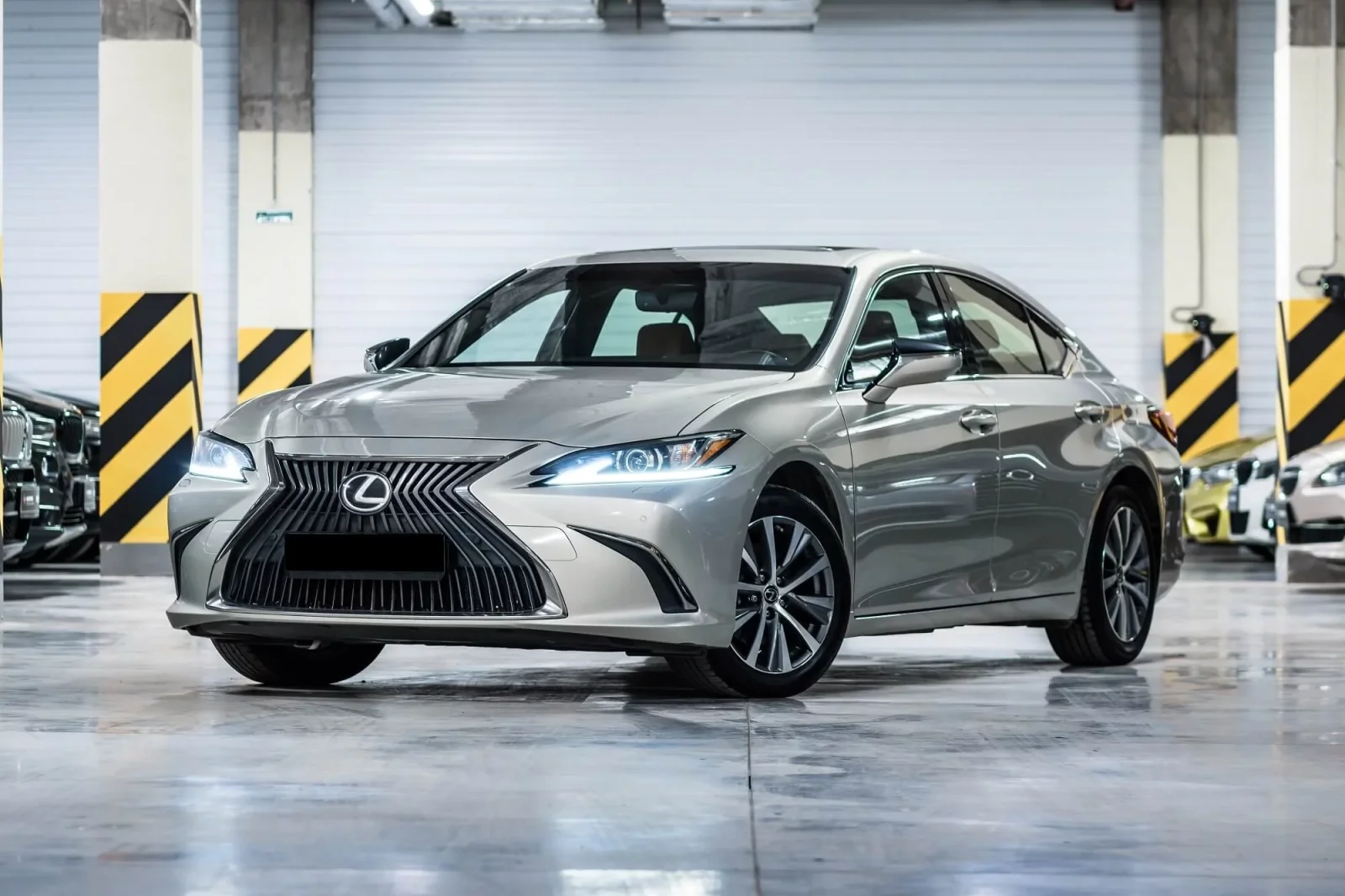 Kiralık Lexus ES250  Gümüş 2021 içinde Dubai