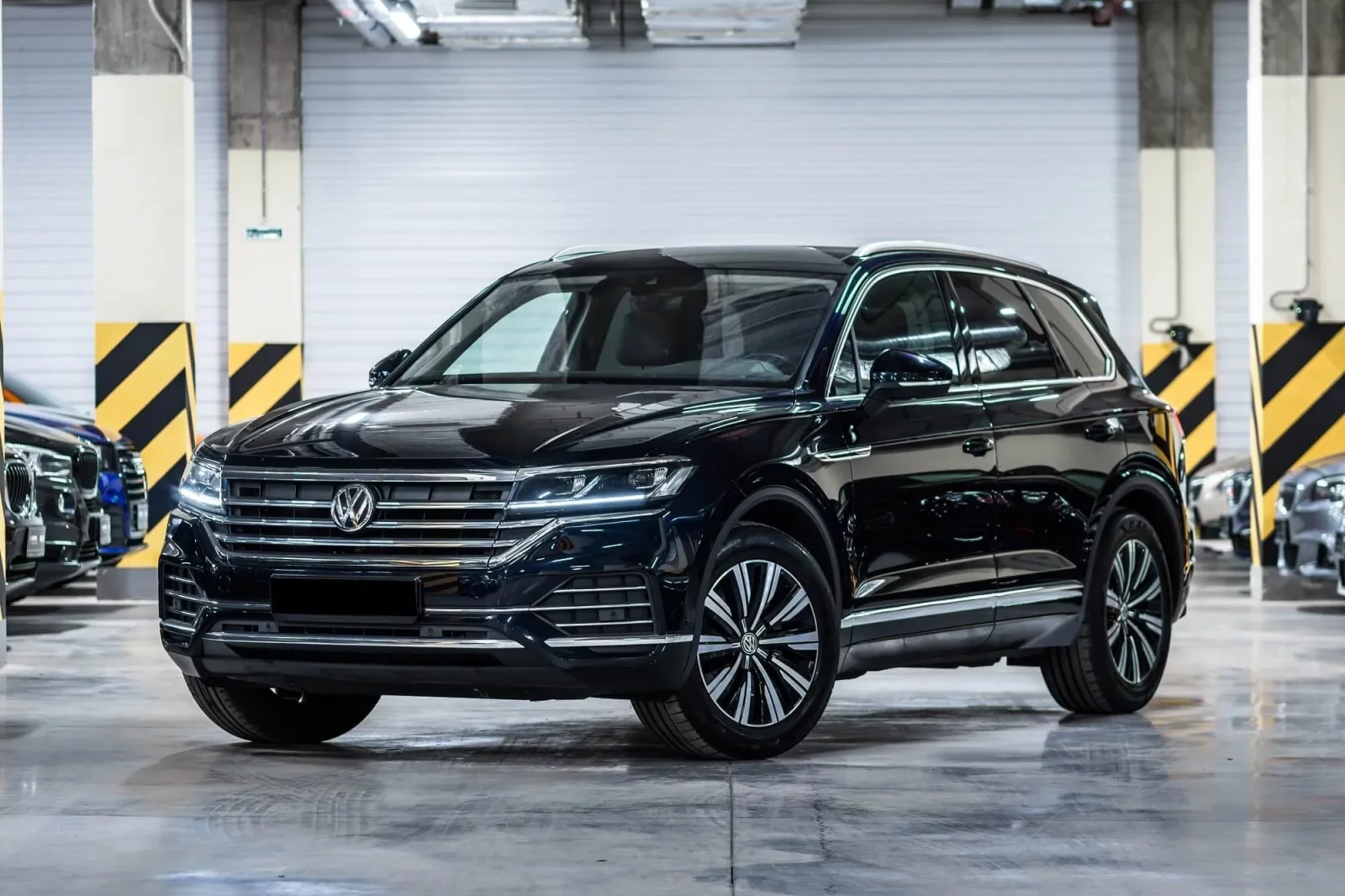 Miete Volkswagen Touareg  Blau 2021 in der Dubai