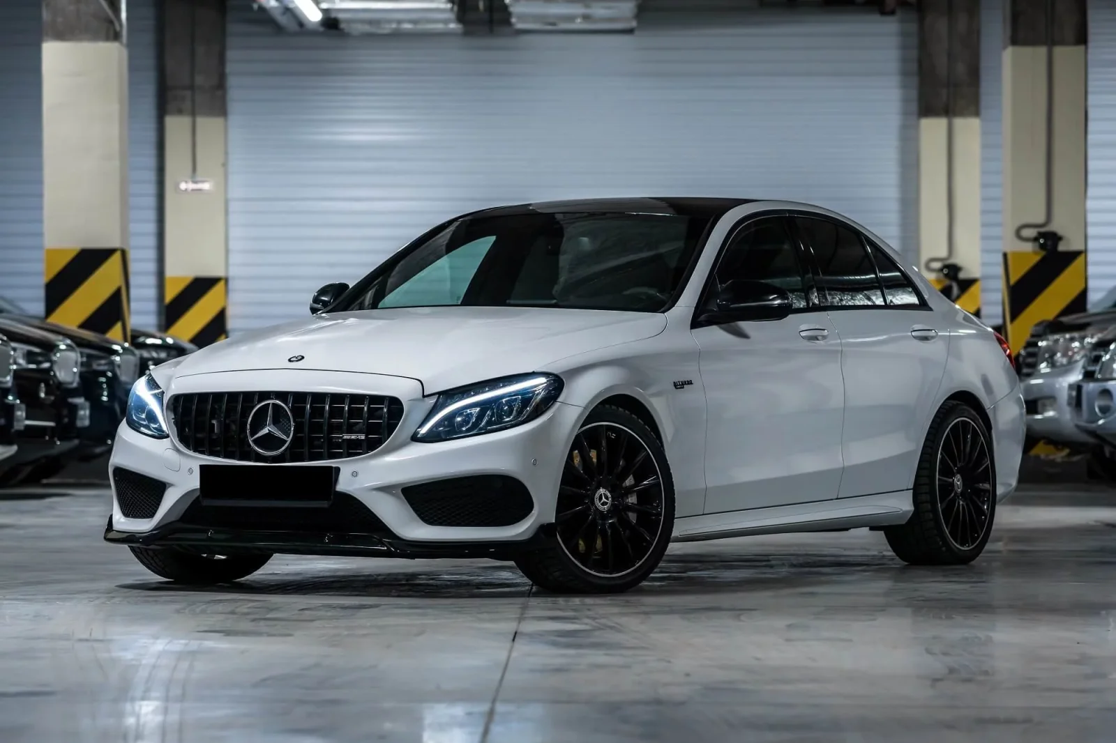 Miete Mercedes-Benz C-Class C43 AMG Weiß 2021 in der Dubai