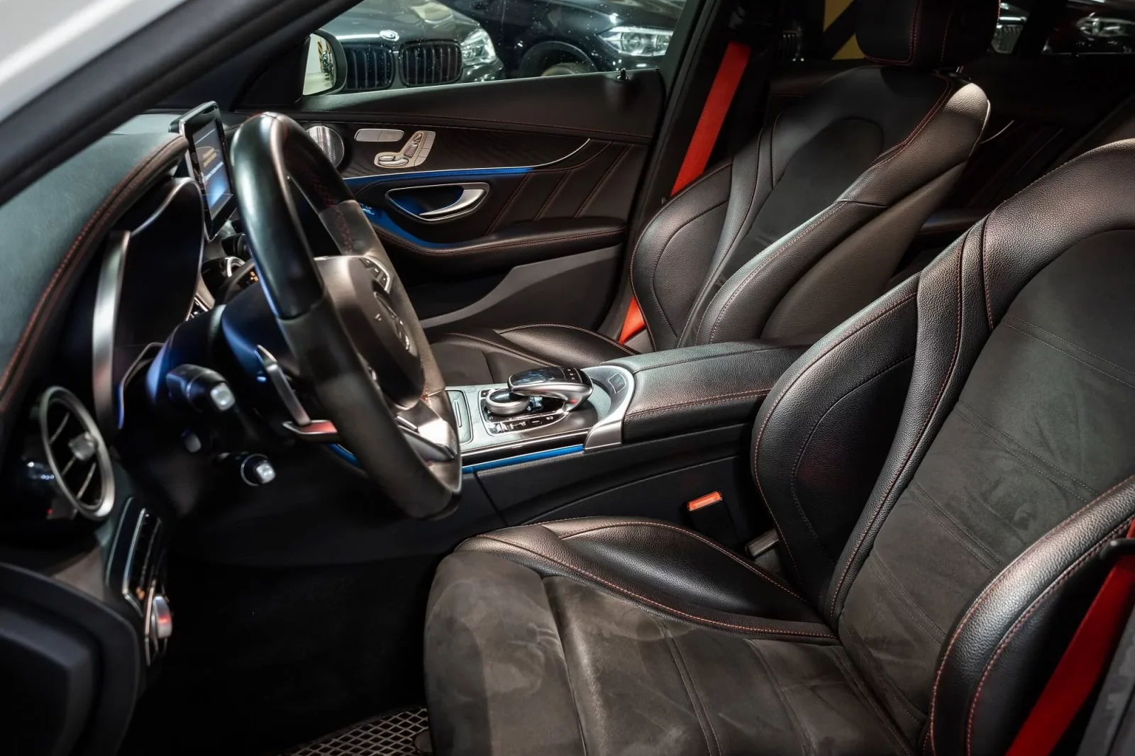 Аренда Mercedes-Benz C-Class C43 AMG Белый 2021 в Дубае - 5 