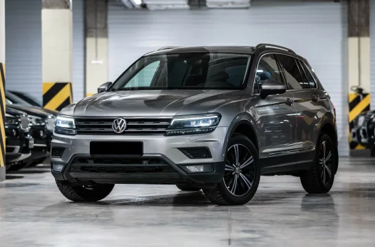 Volkswagen Tiguan Серебряный 2021