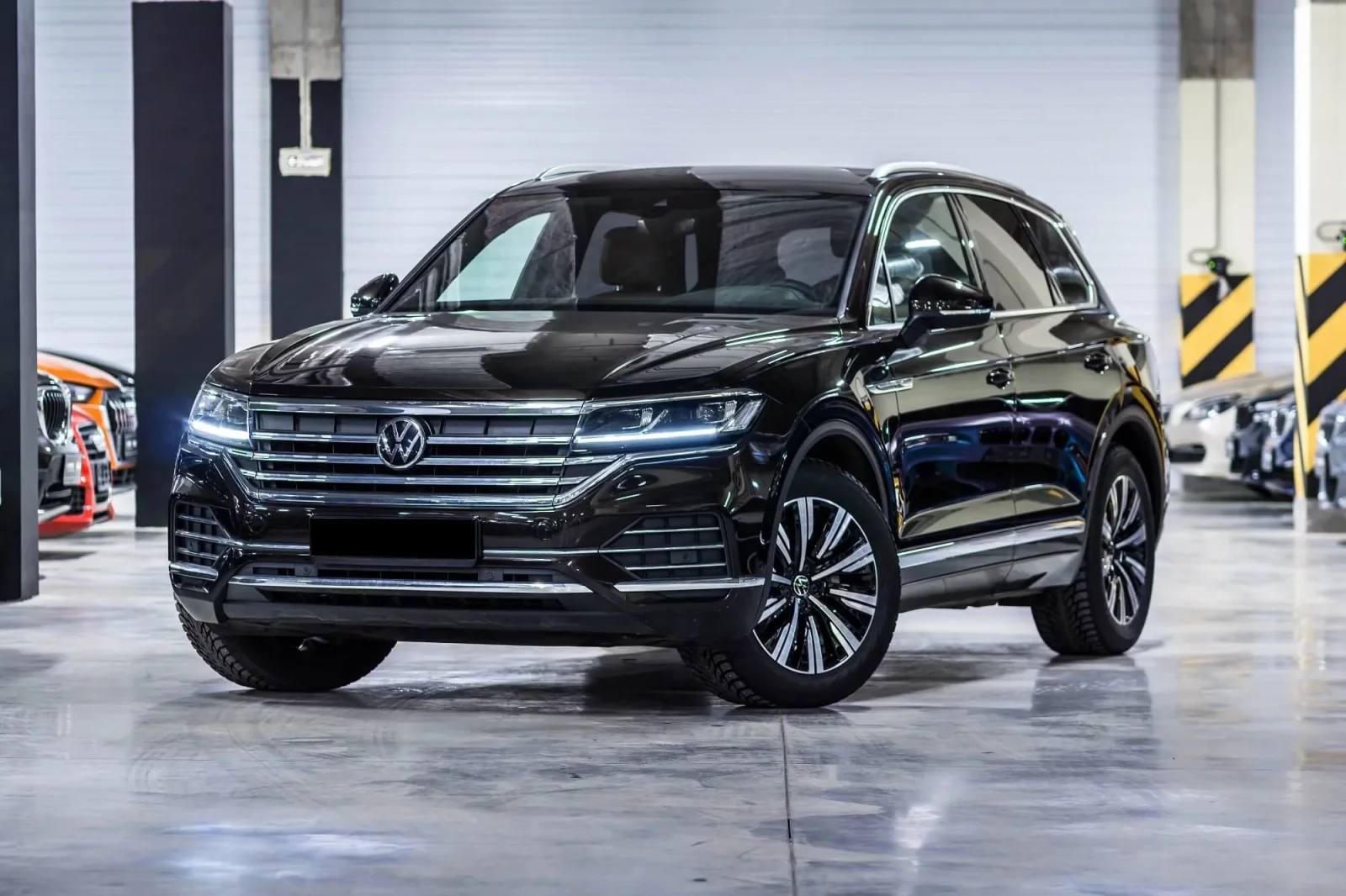 Kiralık Volkswagen Touareg  Kahverengi 2021 içinde Dubai