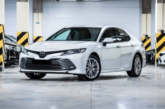 Toyota Camry White 2021