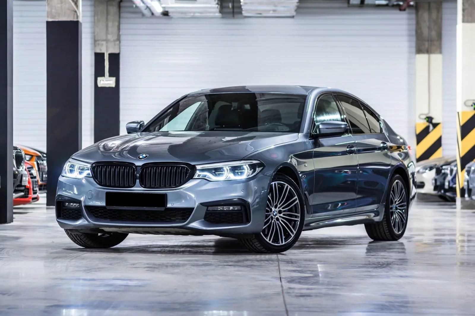 Alquiler BMW 5-Series  Azul 2020 en Dubái