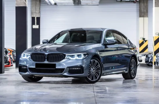 BMW 5-Series Azul 2020