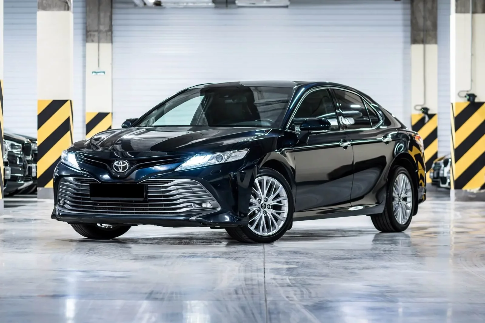 Affitto Toyota Camry  Blu 2021 in Dubai