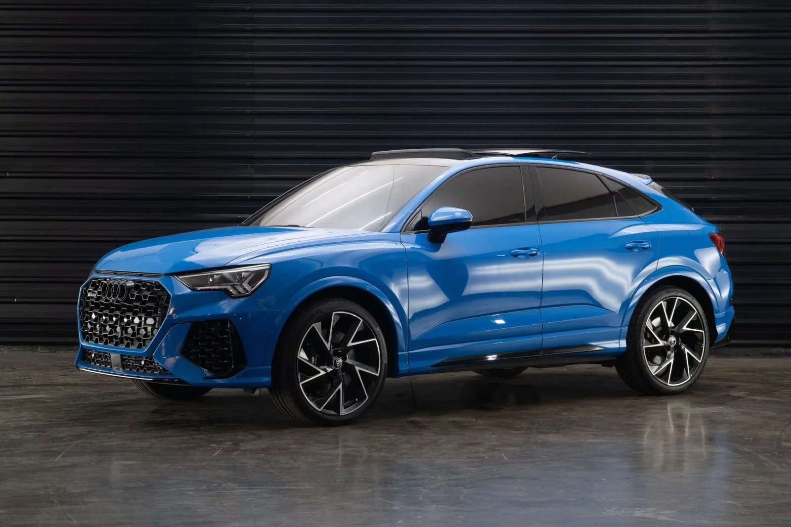 Loyer Audi RS Q3 Sportback Bleu 2021 en Dubai