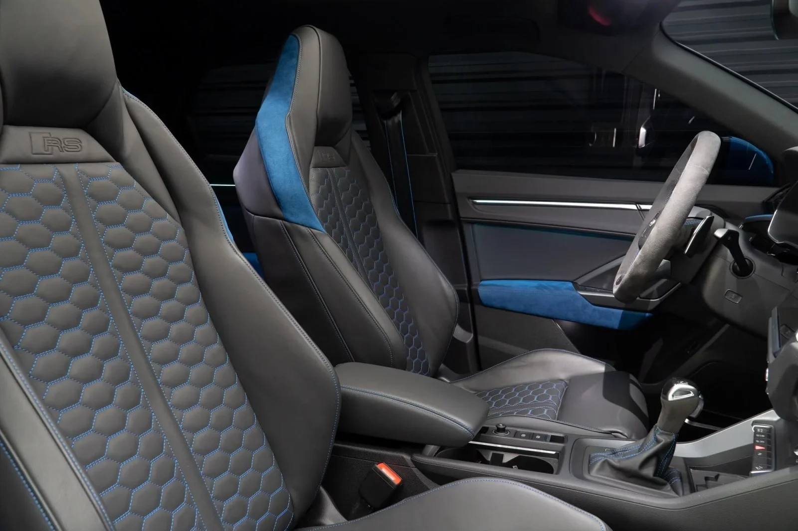 Alquiler Audi RS Q3 Sportback Azul 2021 en Dubái - 5 