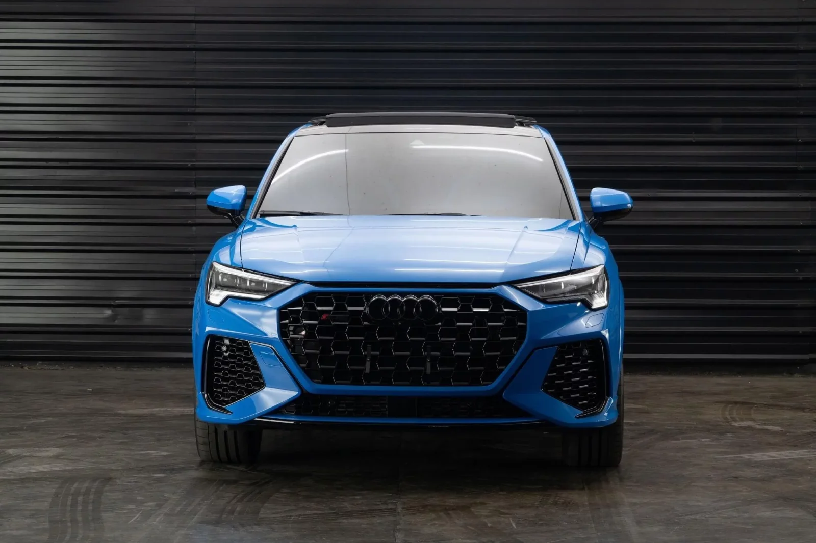 Alquiler Audi RS Q3 Sportback Azul 2021 en Dubái - 2 