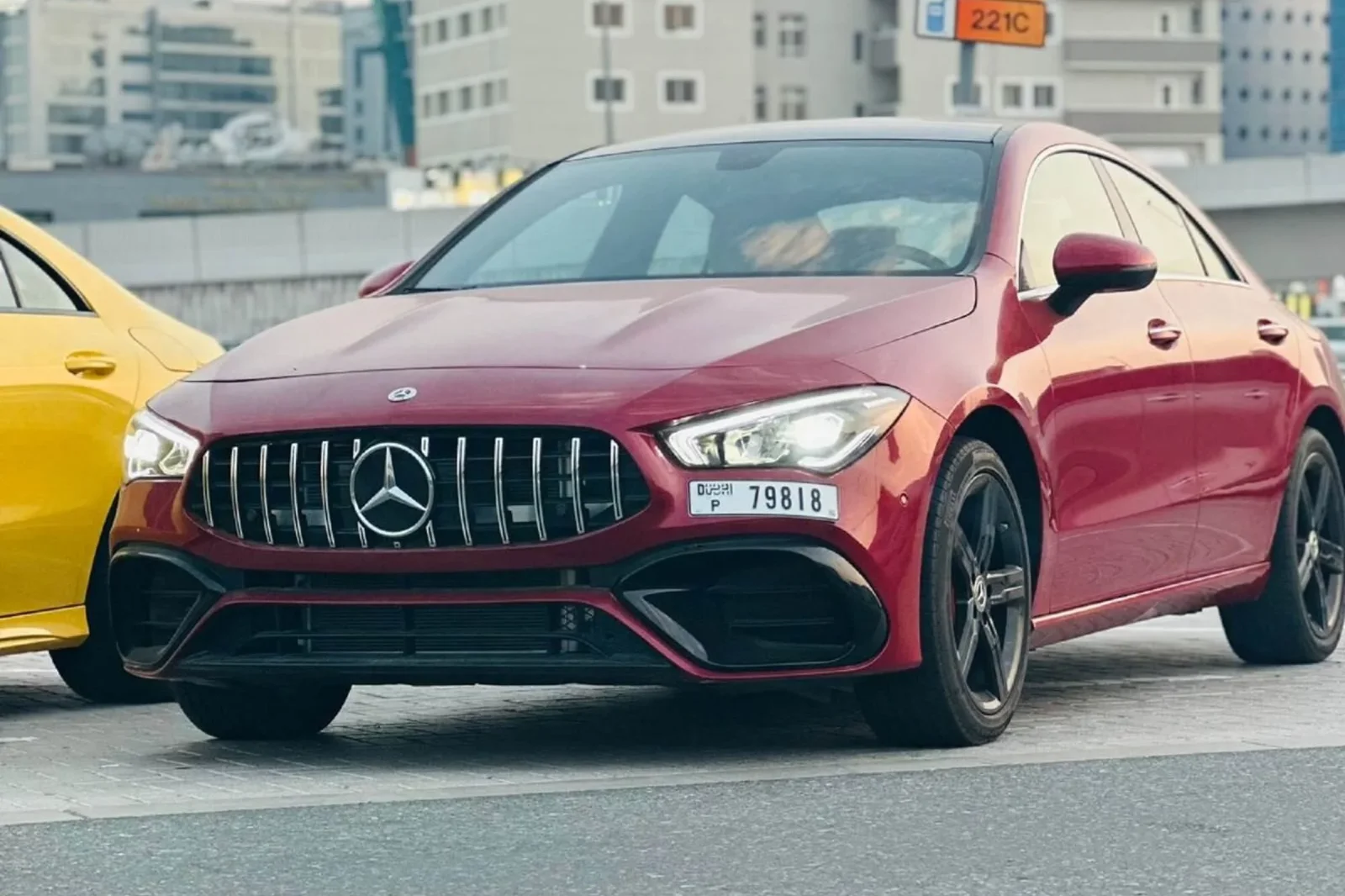 Alquiler Mercedes-Benz CLA-Class 250 Rojo 2022 en Dubái