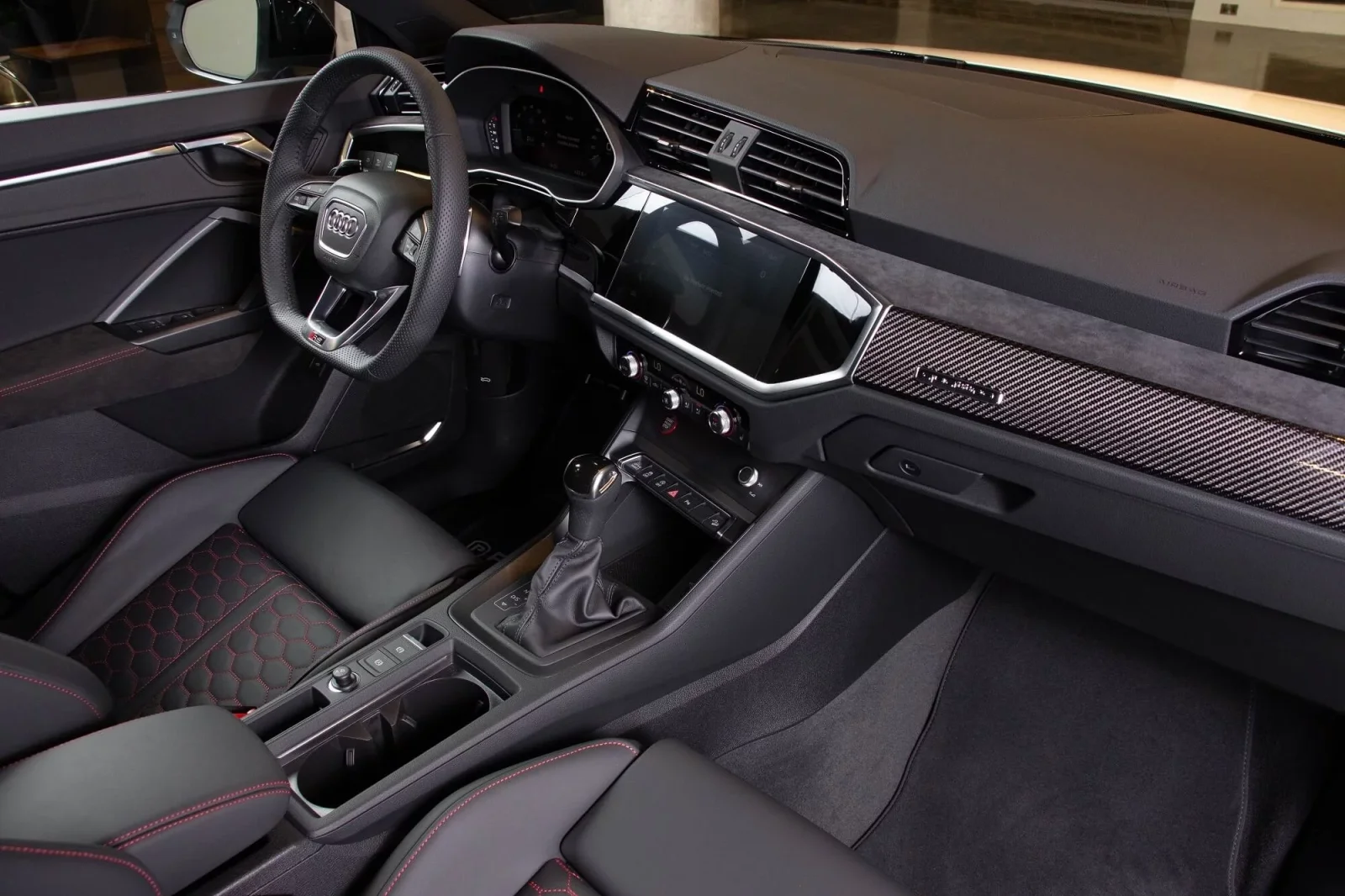 Alquiler Audi RS Q3 Sportback Blanco 2022 en Dubái - 6 