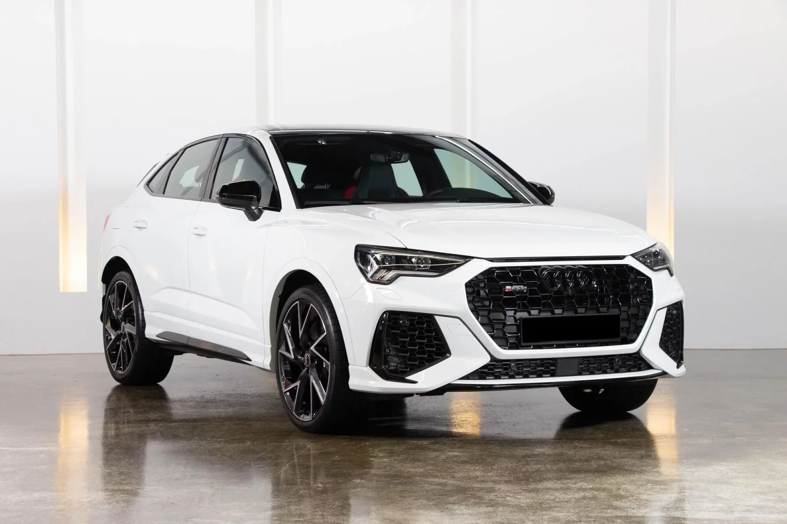 Loyer Audi RS Q3 Sportback Blanc 2022 en Dubai