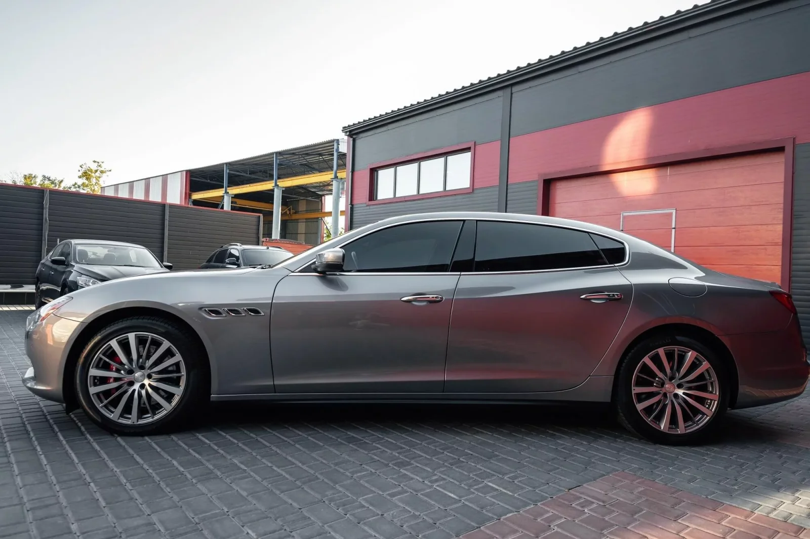 Kiralık Maserati Ghibli  Gri 2022 içinde Dubai - 5 