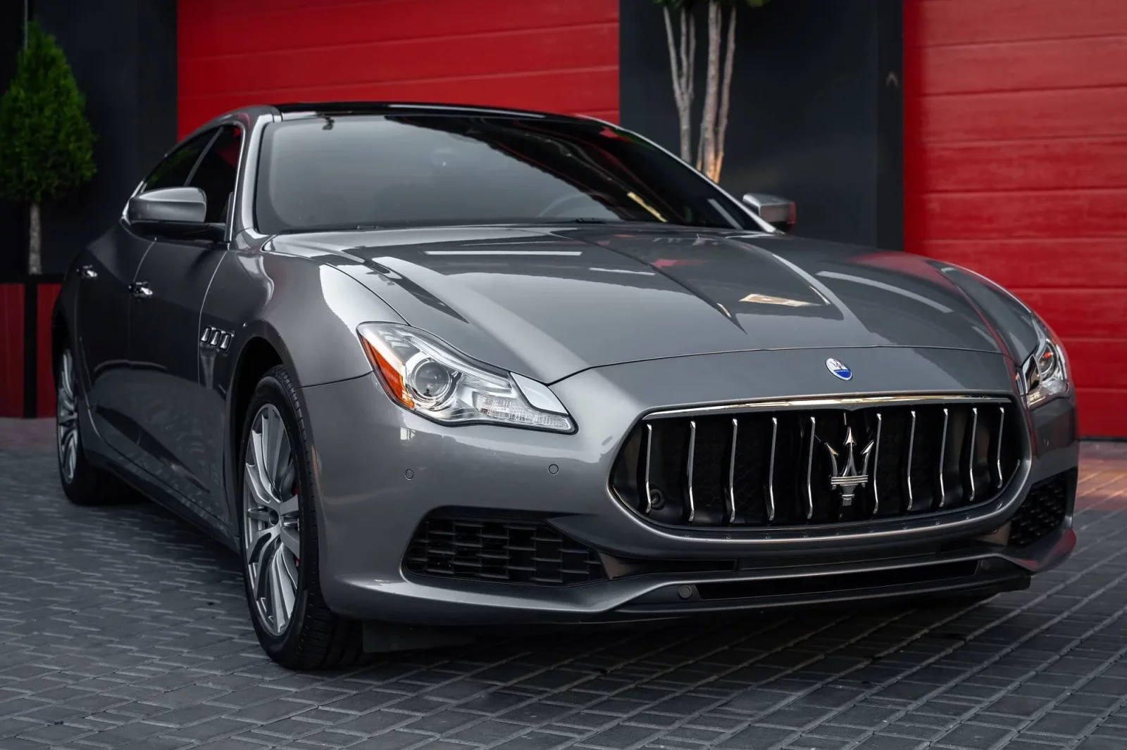 Kiralık Maserati Ghibli  Gri 2022 içinde Dubai - 2 