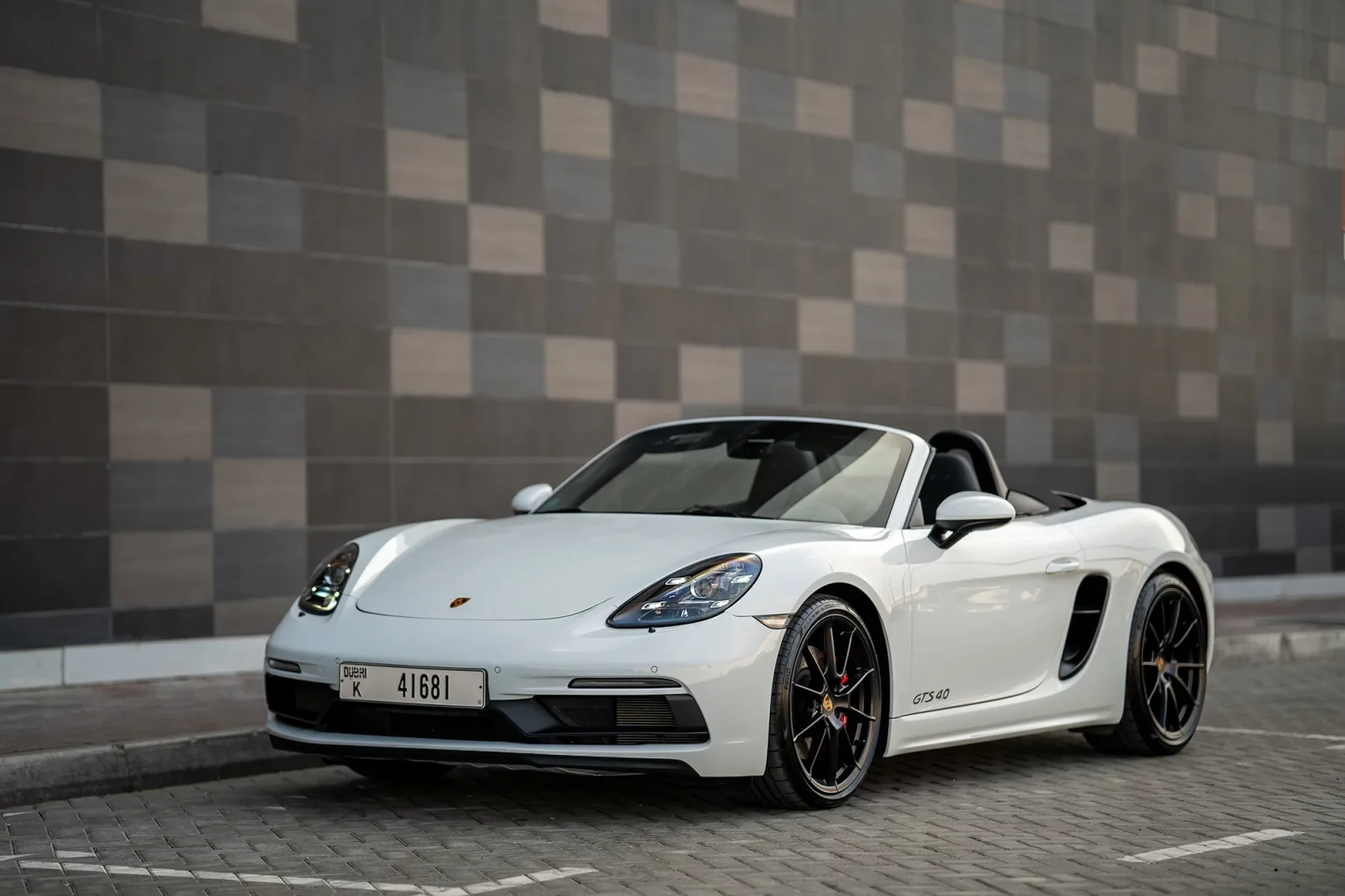 Loyer Porsche Boxster GTS Blanc 2022 en Dubai