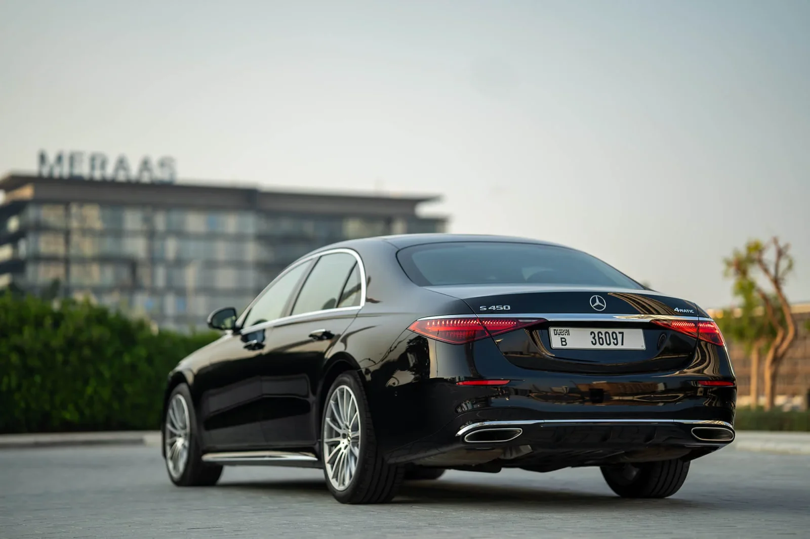Huren Mercedes-Benz S-Class S450L Zwart 2023 in Dubai - 9 