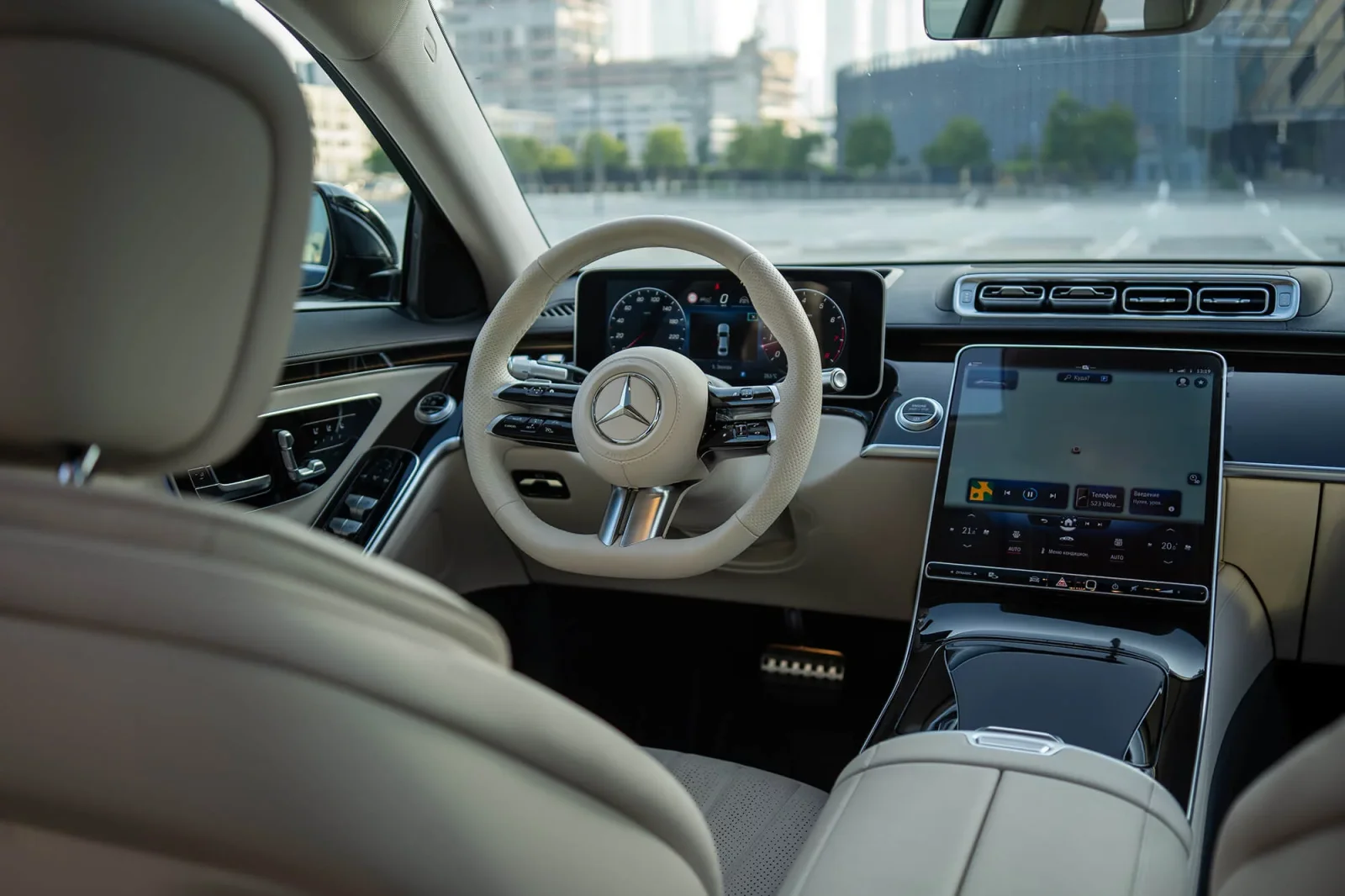 Huren Mercedes-Benz S-Class S450L Zwart 2023 in Dubai - 6 