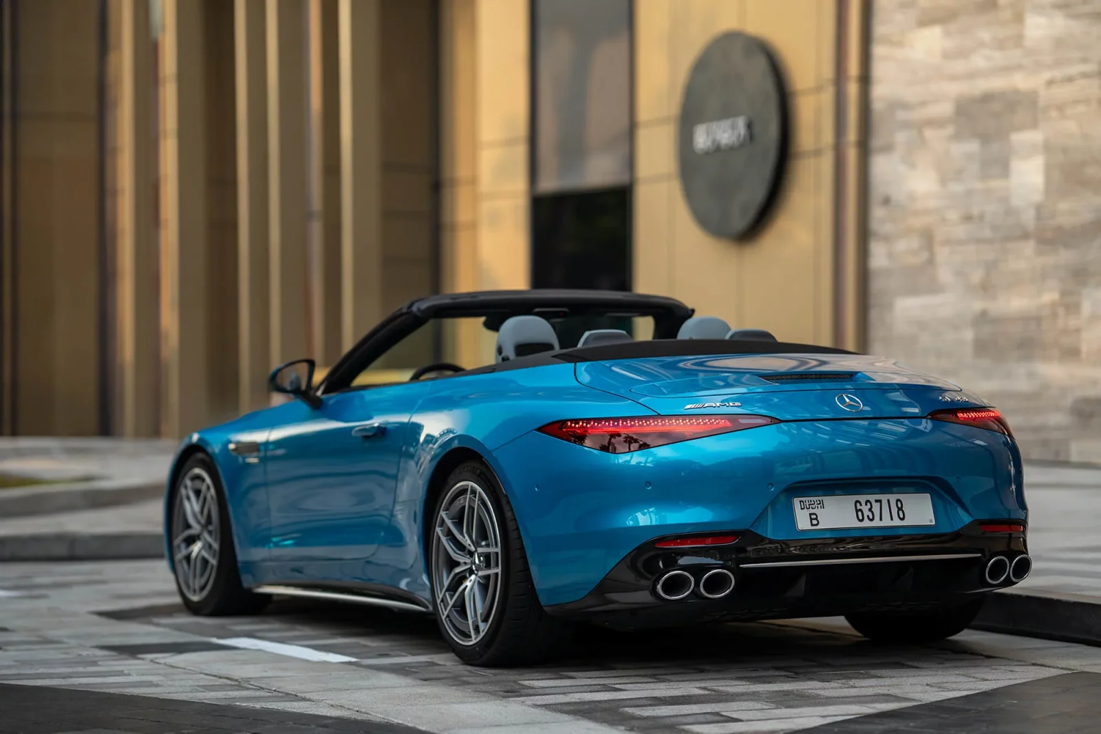 Alquiler Mercedes-Benz SL-Class SL43 Azul 2022 en Dubái - 2 