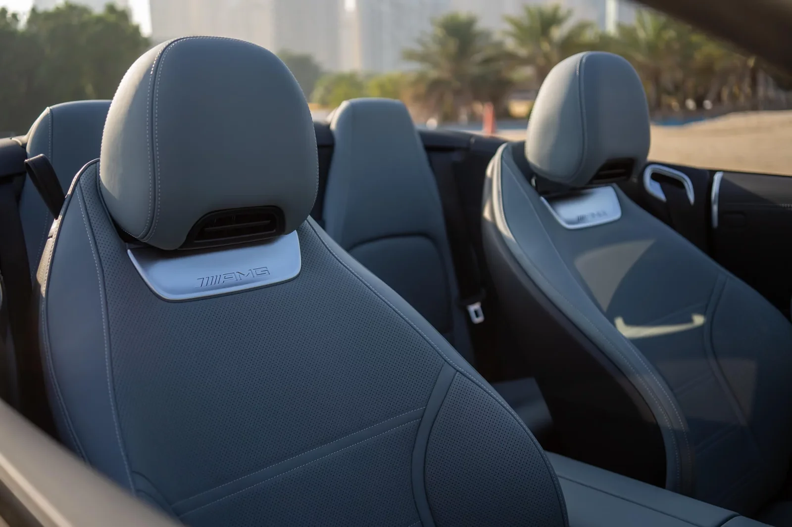 Alquiler Mercedes-Benz SL-Class SL43 Azul 2022 en Dubái - 8 