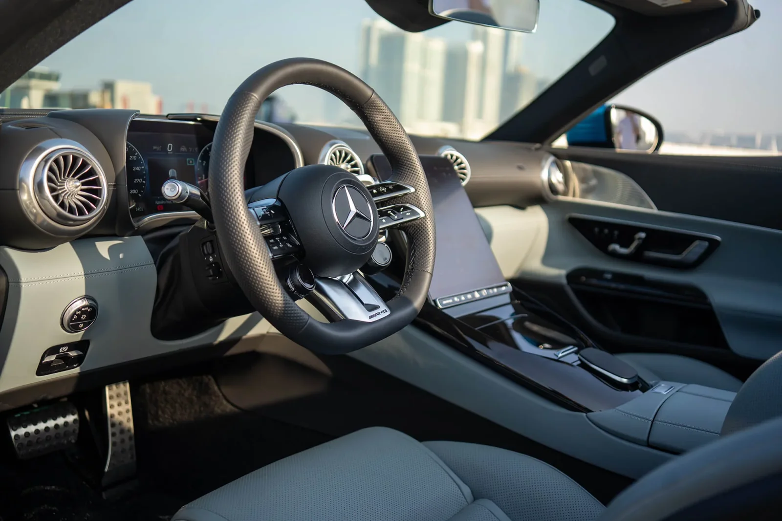 Alquiler Mercedes-Benz SL-Class SL43 Azul 2022 en Dubái - 9 