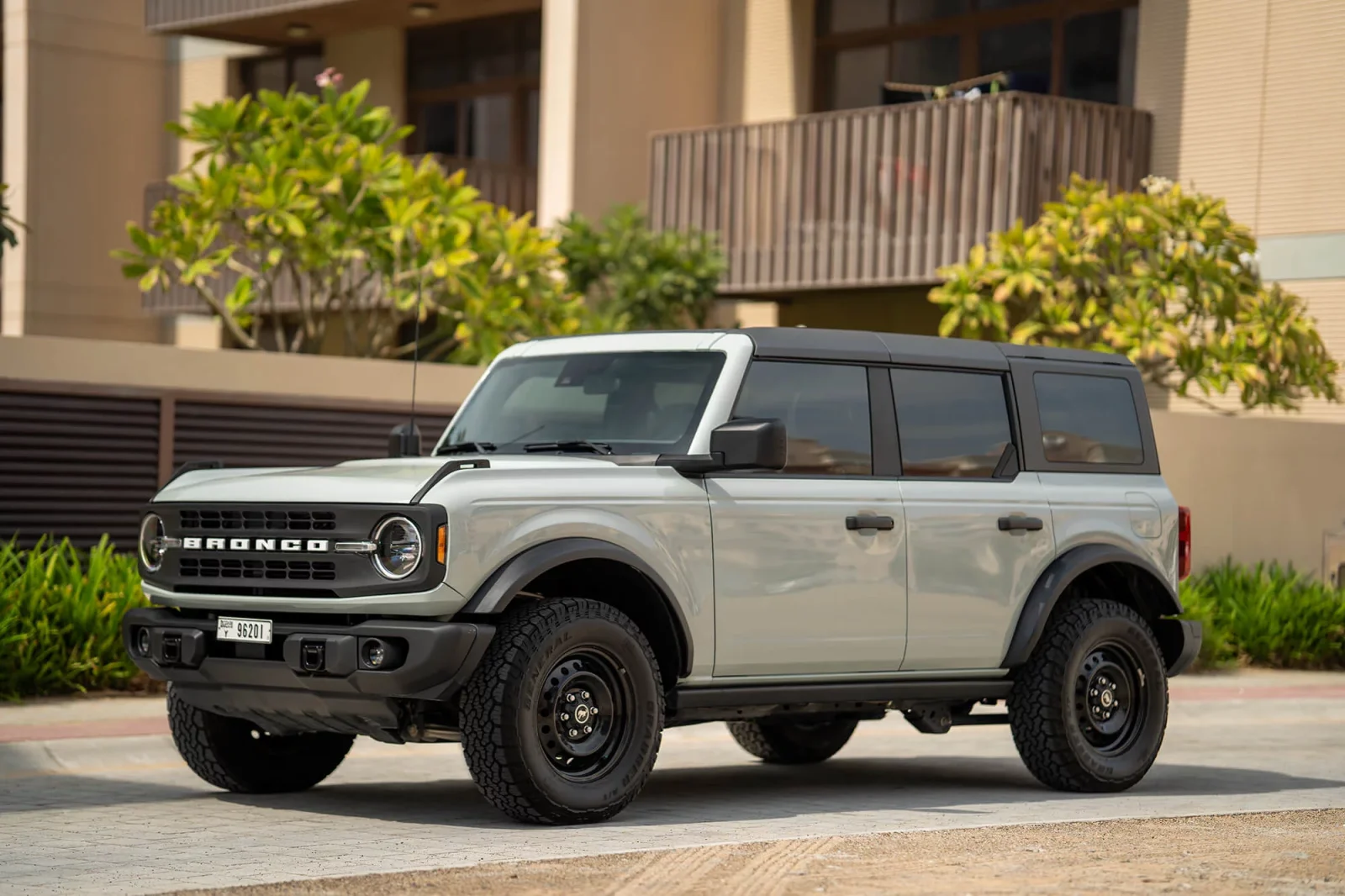 Miete Ford Bronco  Grau 2022 in der Dubai