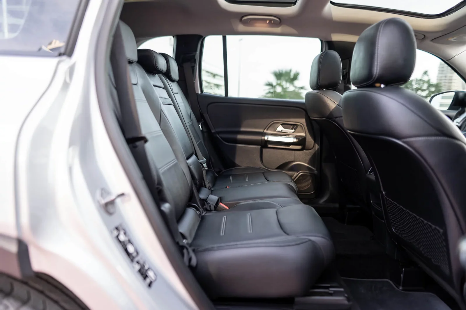 Miete Mercedes-Benz GLB-Class GLB35 AMG Silber 2022 in der Dubai - 3 