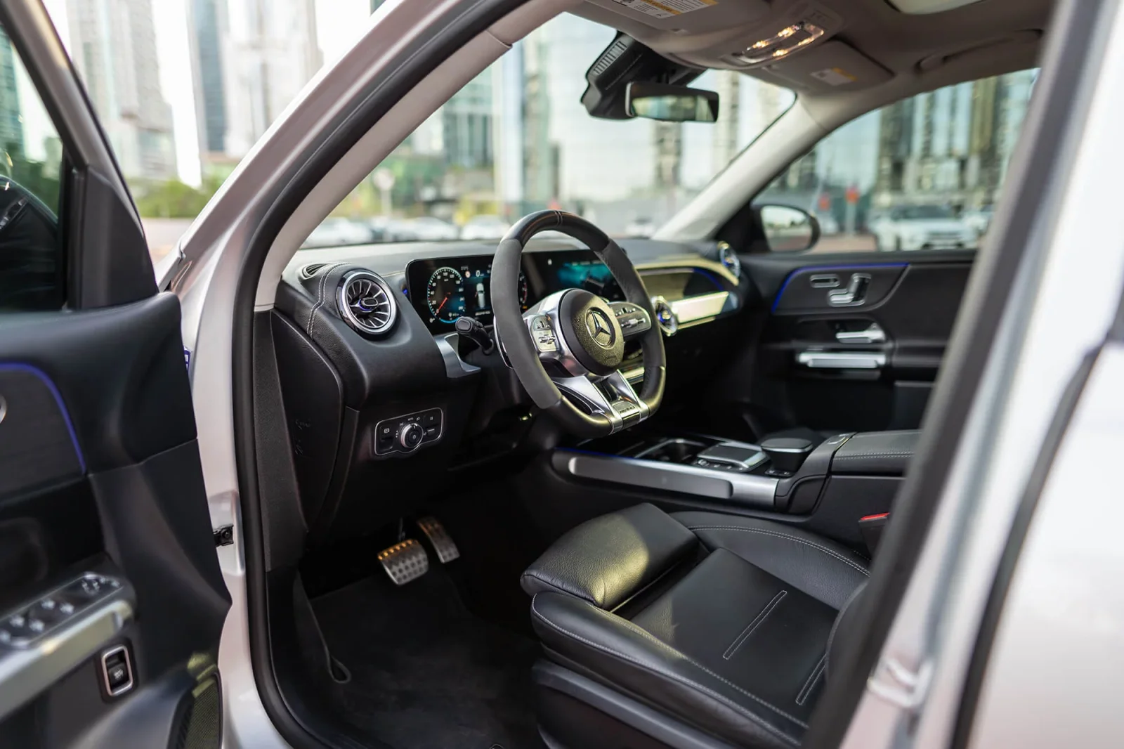 Miete Mercedes-Benz GLB-Class GLB35 AMG Silber 2022 in der Dubai - 4 