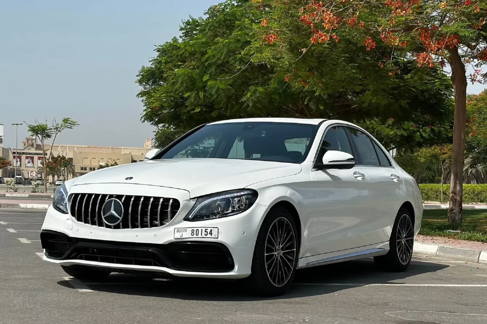 Loyer Mercedes-Benz C-Class 300 Blanc 2021 en Dubai