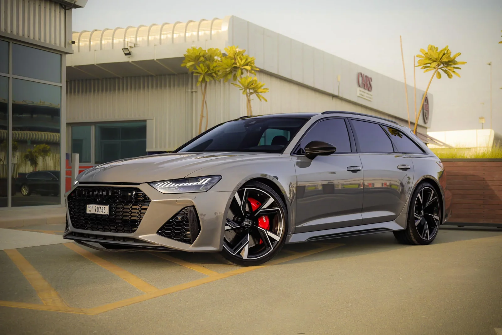 Loyer Audi RS6  Gris 2021 en Dubai