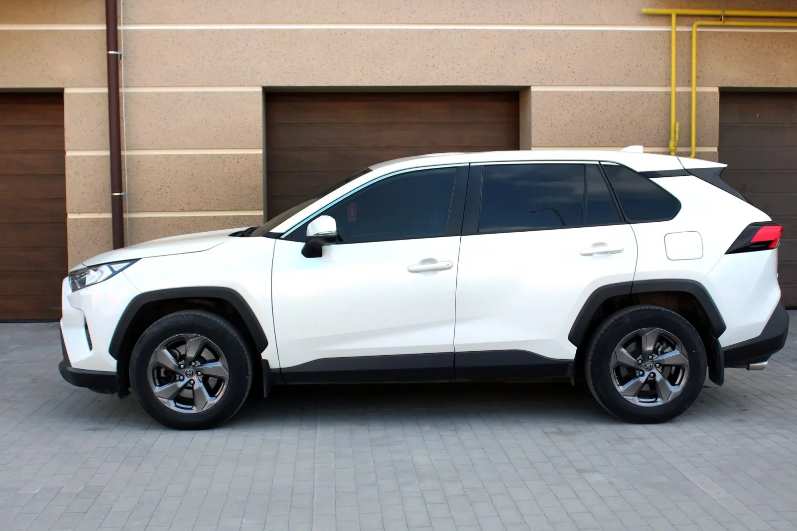 Huren Toyota RAV4  Wit 2022 in Dubai - 3 