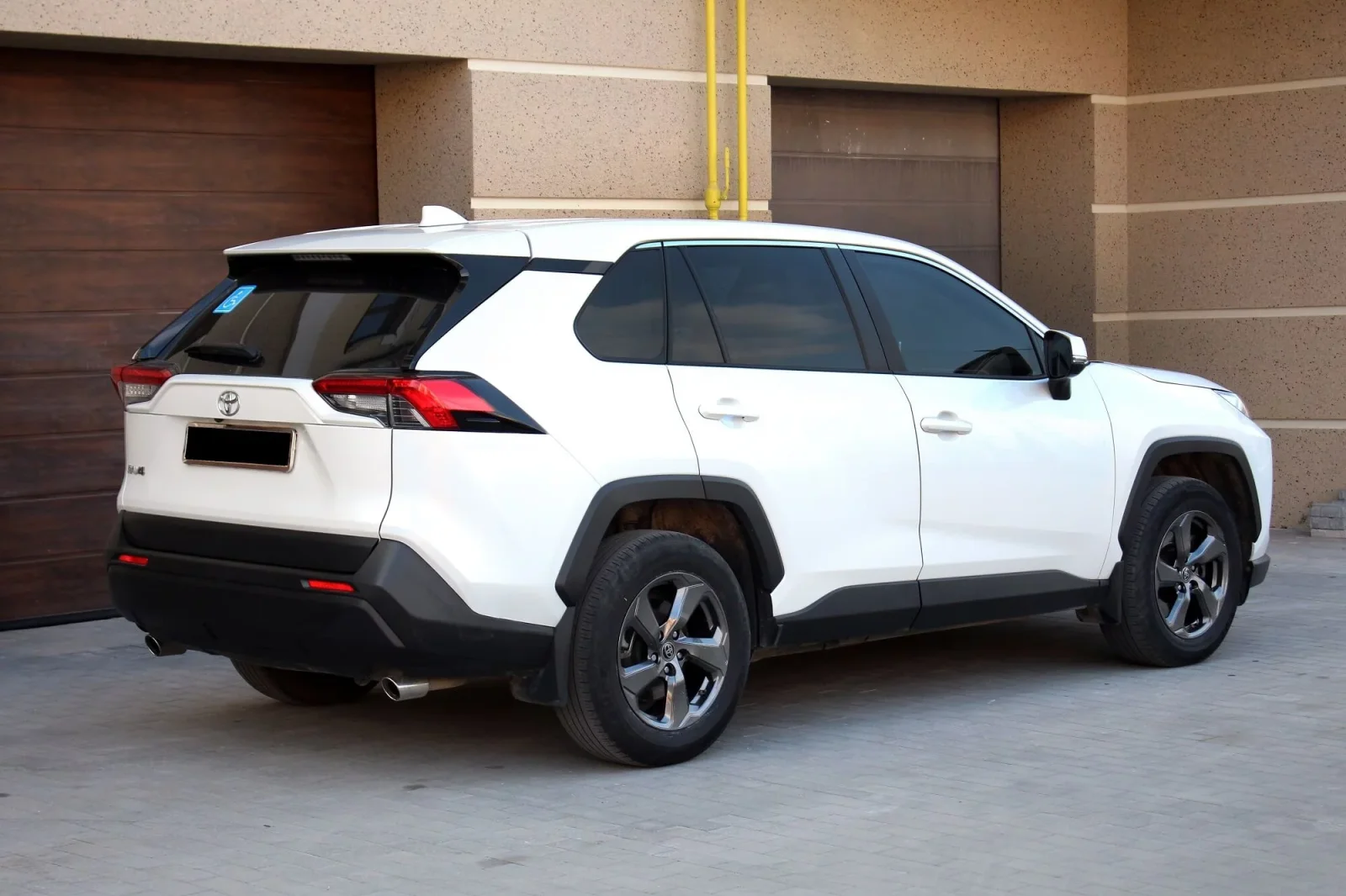 Huren Toyota RAV4  Wit 2022 in Dubai - 4 