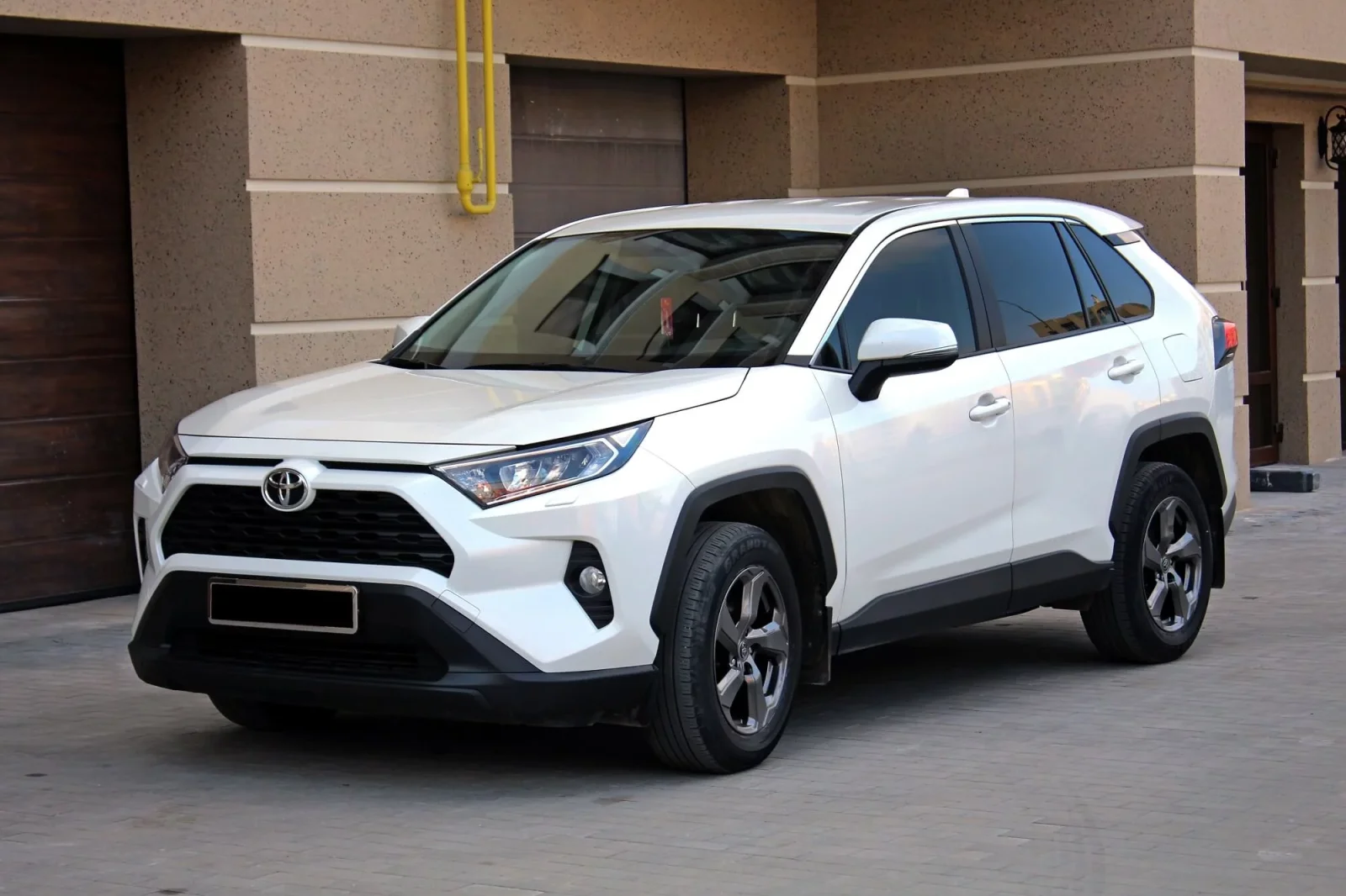 Miete Toyota RAV4  Weiß 2022 in der Dubai