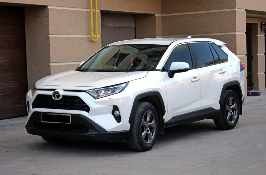 Toyota RAV4 Белый 2022