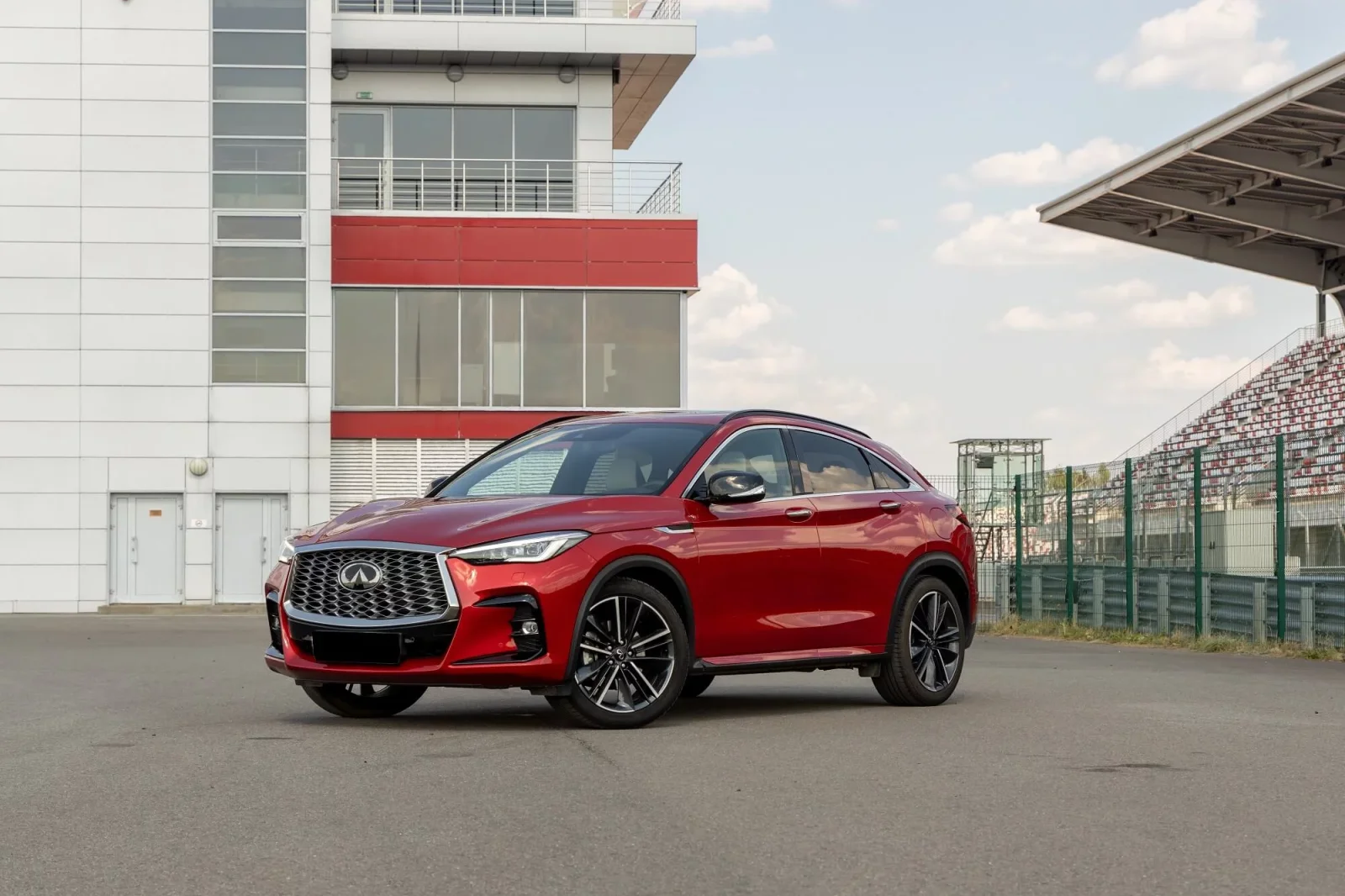 Miete Infiniti QX55  Rot 2022 in der Dubai