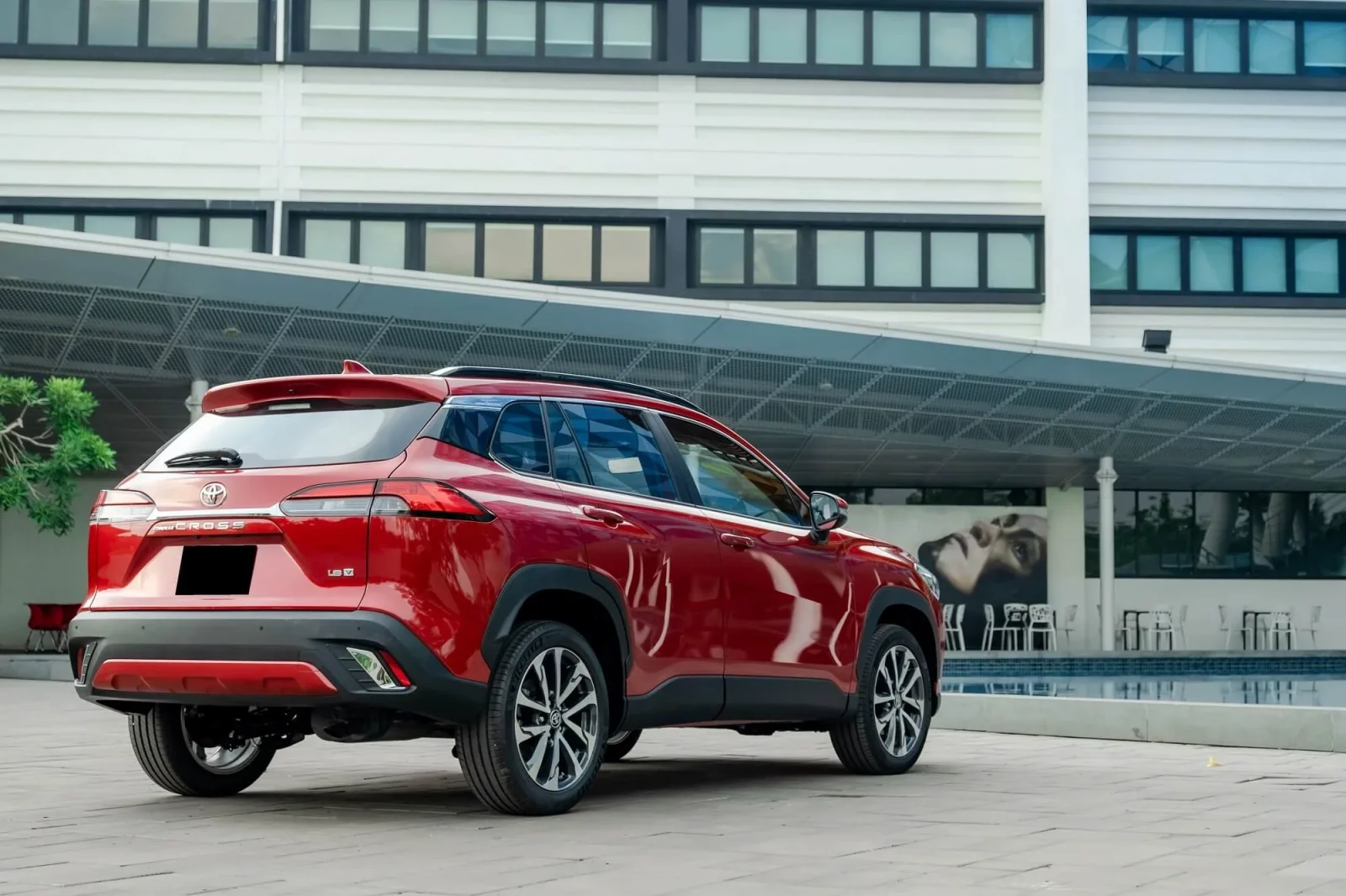 Kiralık Toyota Corolla Cross Kırmızı 2023 içinde Dubai - 4 