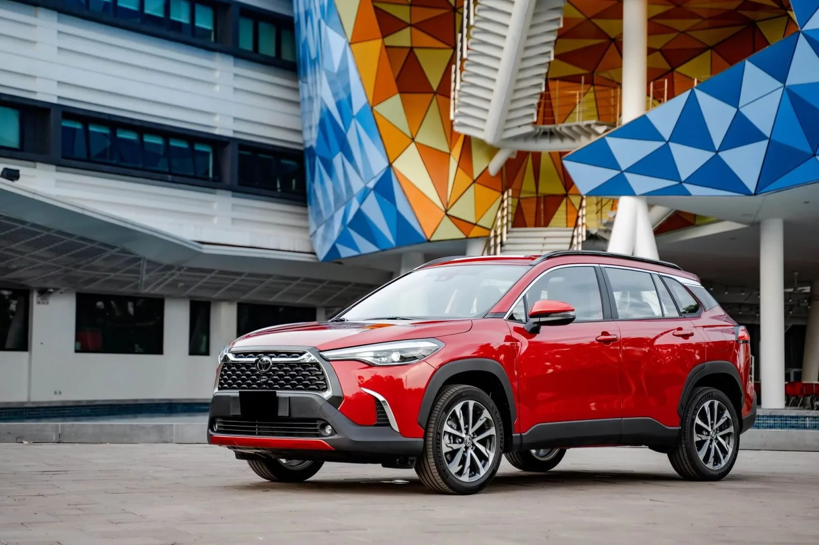 Alquiler Toyota Corolla Cross Rojo 2023 en Dubái