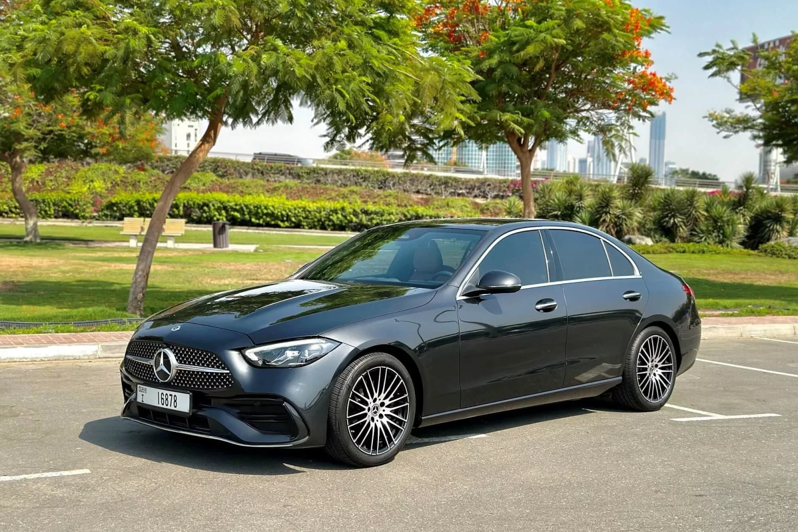 Kiralık Mercedes-Benz C-Class 300 Siyah 2023 içinde Dubai