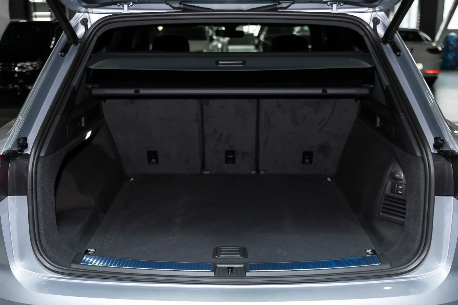 Аренда Volkswagen Touareg  Серебряный 2022 в Дубае - 6 